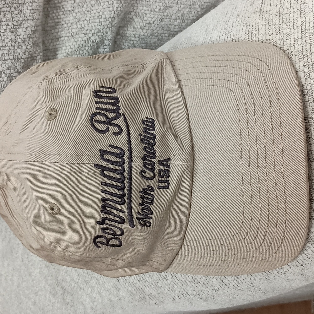Bermuda Run N.C. (Winston Salem N.C) 1sz $34 + free hat  Item ( is  new)  Item